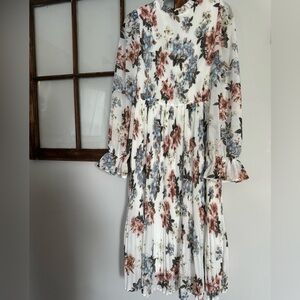 Anrabess size M white floral dress NWT.